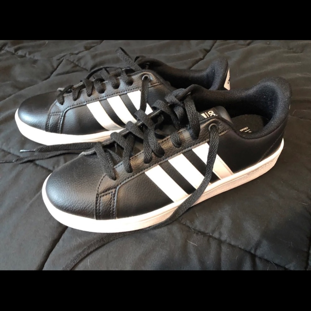 ADIDAS MEN 7 WOMEN 8.5